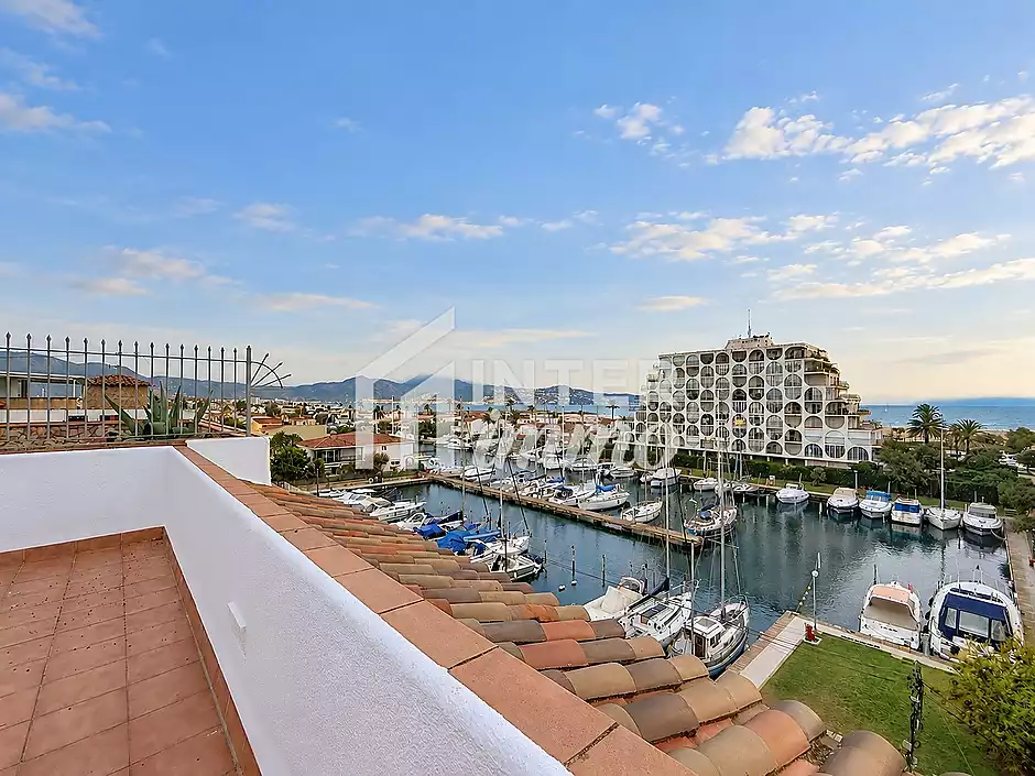 For Sale: Superb Canal View Apartment with Parking and Cellar - photo 25 of 29
