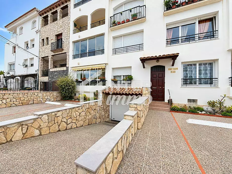 For Sale: Superb Canal View Apartment with Parking and Cellar - photo 26 of 29
