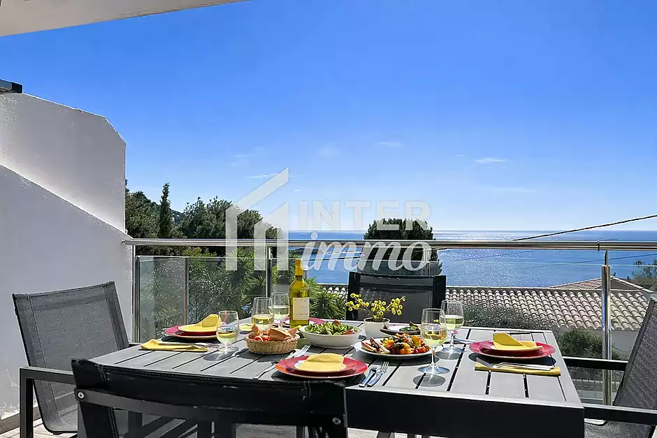 En venta pleno sur frente al Mediterráneo, entre el Far y Canyelles - foto 1 de 24