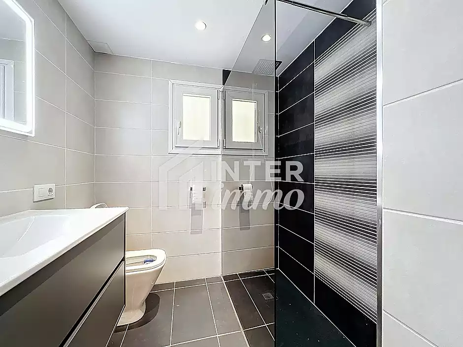 En venta pleno sur frente al Mediterráneo, entre el Far y Canyelles - foto 14 de 24