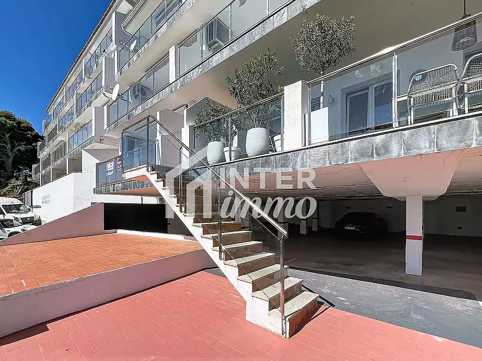 En venta pleno sur frente al Mediterráneo, entre el Far y Canyelles - foto 16 de 24