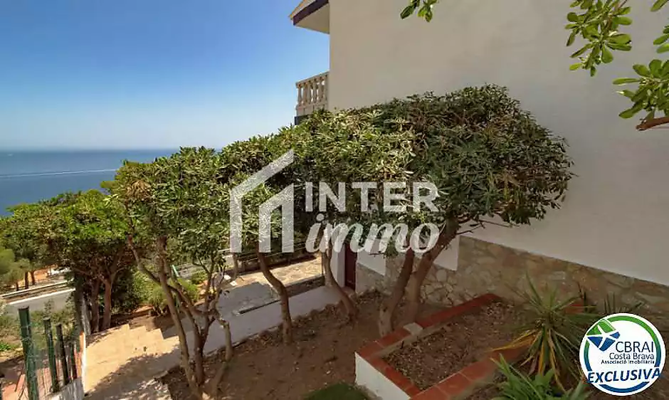 Exclusiva vila amb espectaculars vistes panoràmiques al mar a El Port de la Selva - foto 2 de 47