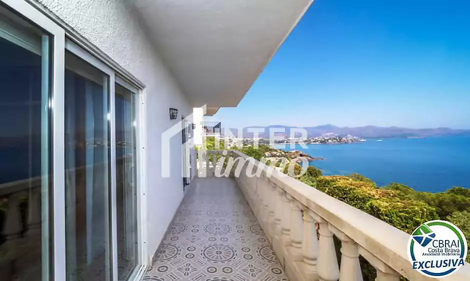 Exclusiva vila amb espectaculars vistes panoràmiques al mar a El Port de la Selva - foto 35 de 47