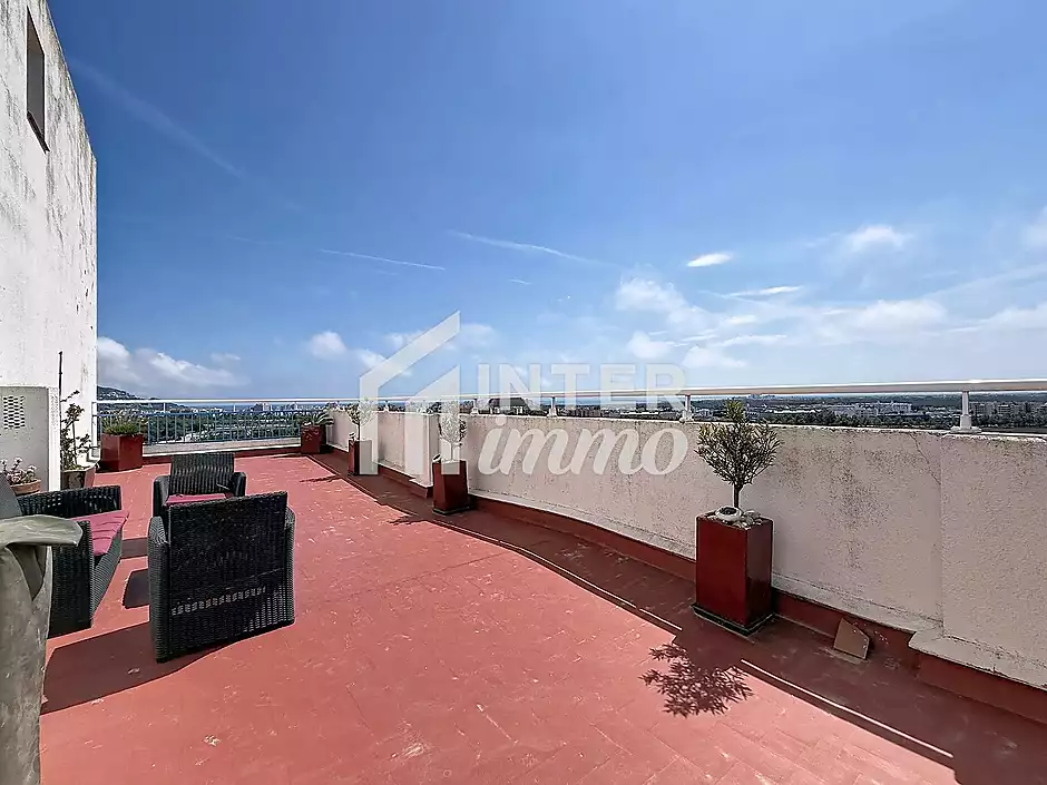 À vendre à Rosas – Studio rénové avec terrasse de 72 m² et vue panoramique sur la mer - photo 1 sur 25