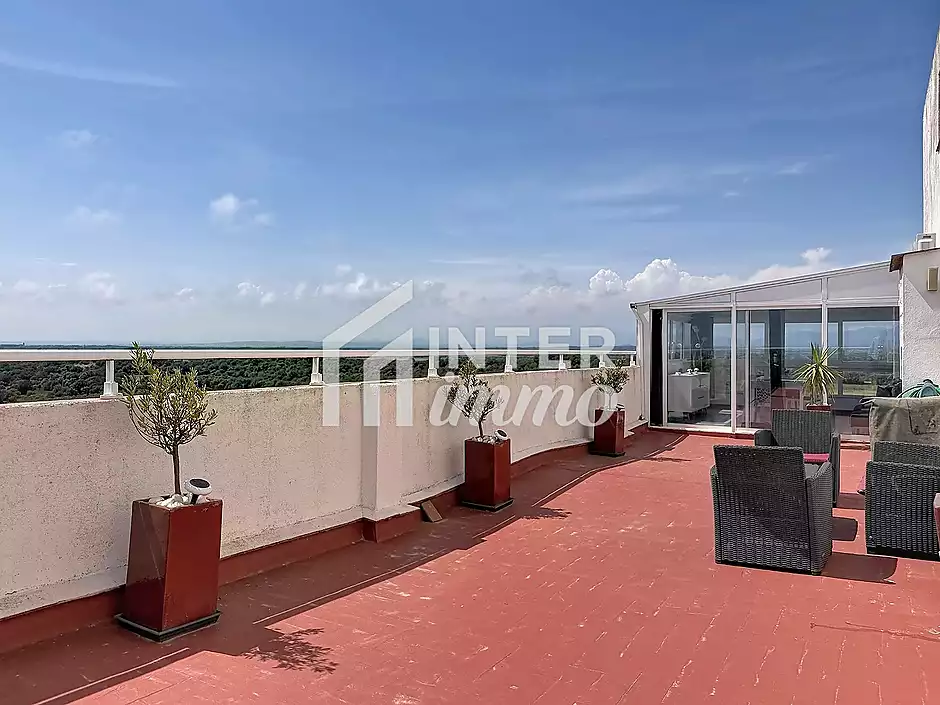 À vendre à Rosas – Studio rénové avec terrasse de 72 m² et vue panoramique sur la mer - photo 6 sur 25