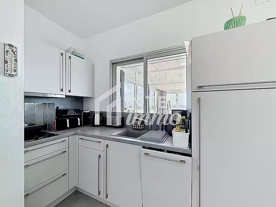 À vendre à Rosas – Studio rénové avec terrasse de 72 m² et vue panoramique sur la mer - photo 5 sur 25