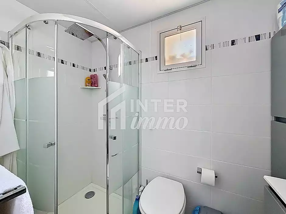 À vendre à Rosas – Studio rénové avec terrasse de 72 m² et vue panoramique sur la mer - photo 15 sur 25