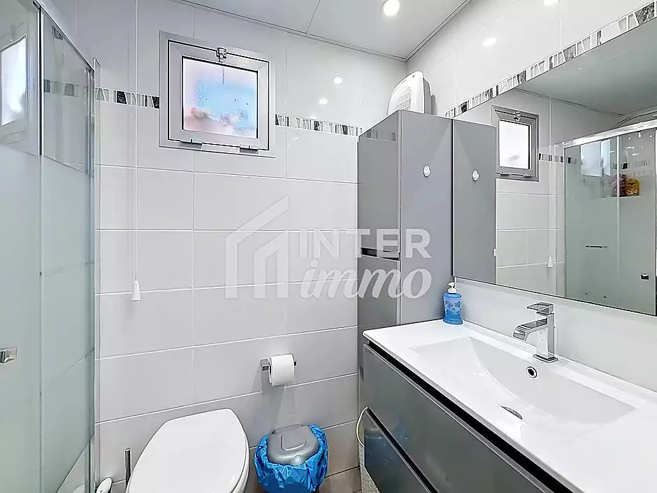 À vendre à Rosas – Studio rénové avec terrasse de 72 m² et vue panoramique sur la mer - photo 16 sur 25