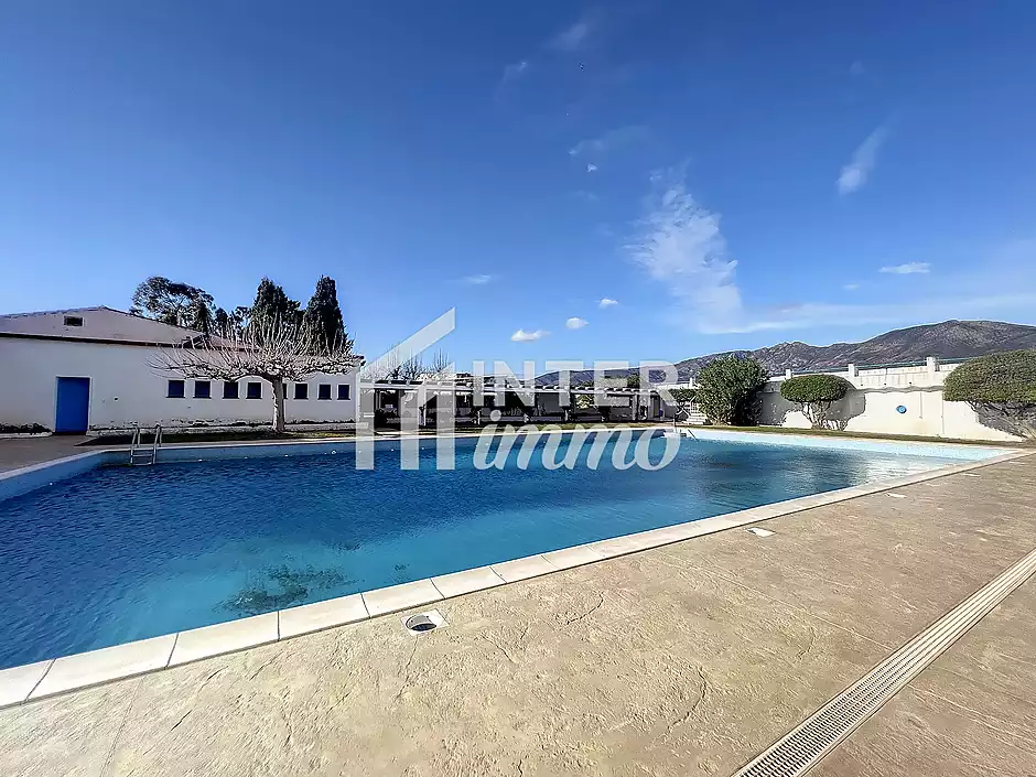 À vendre à Rosas – Studio rénové avec terrasse de 72 m² et vue panoramique sur la mer - photo 4 sur 25