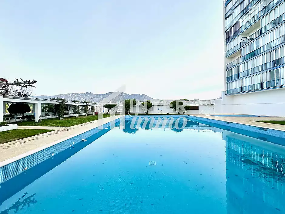 À vendre à Rosas – Studio rénové avec terrasse de 72 m² et vue panoramique sur la mer - photo 19 sur 25
