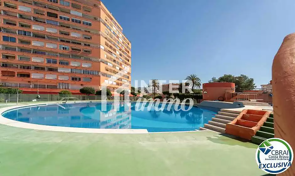 Modern apartament a la planta baixa en complex residencial amb zones enjardinades i piscina comunit&agrave; - foto 2 de 18