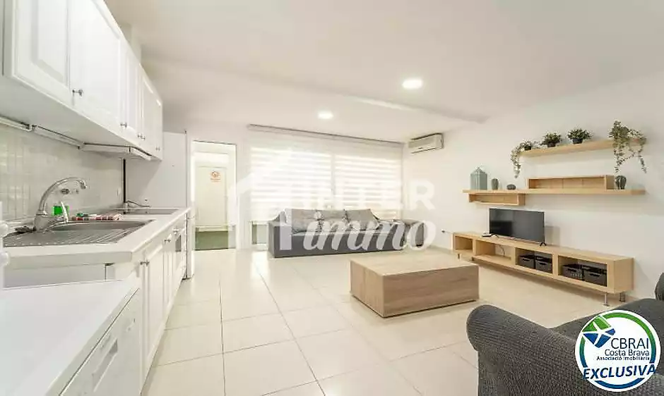 Modern apartament a la planta baixa en complex residencial amb zones enjardinades i piscina comunit&agrave; - foto 3 de 18
