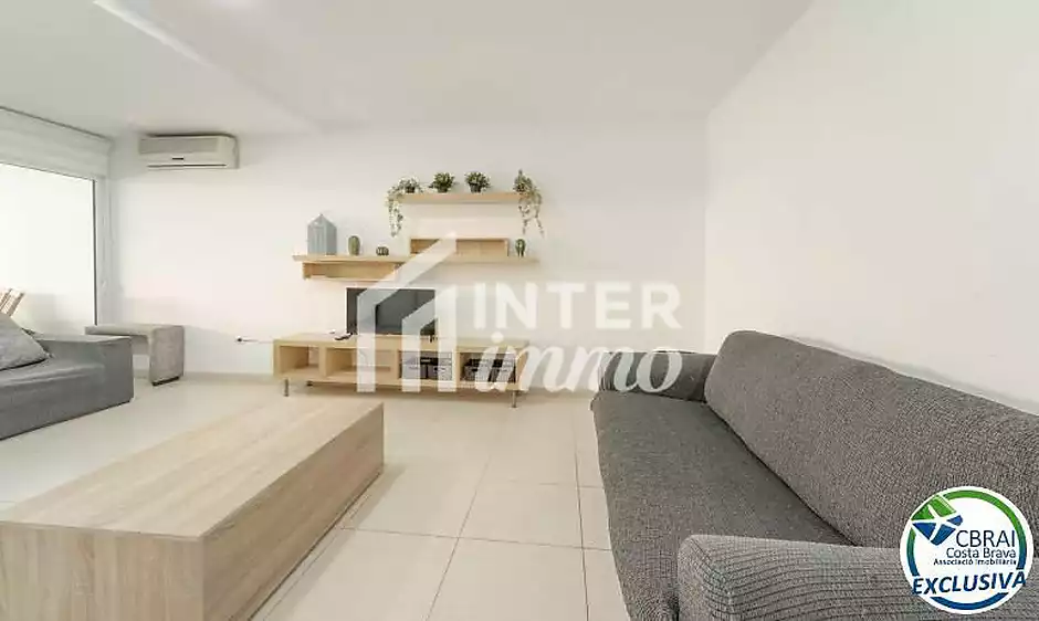 Modern apartament a la planta baixa en complex residencial amb zones enjardinades i piscina comunit&agrave; - foto 4 de 18