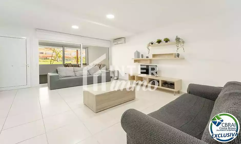Modern apartament a la planta baixa en complex residencial amb zones enjardinades i piscina comunit&agrave; - foto 6 de 18