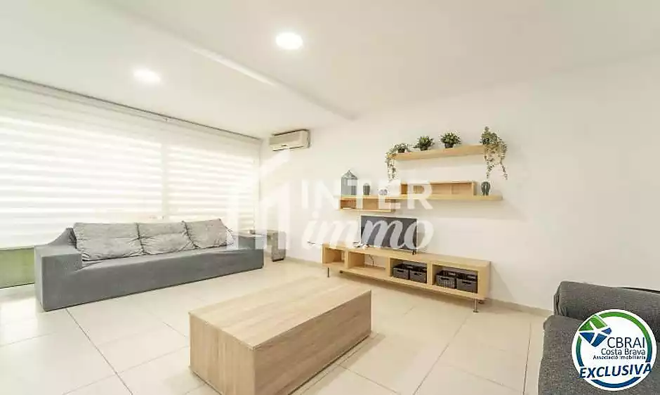 Modern apartament a la planta baixa en complex residencial amb zones enjardinades i piscina comunit&agrave; - foto 7 de 18