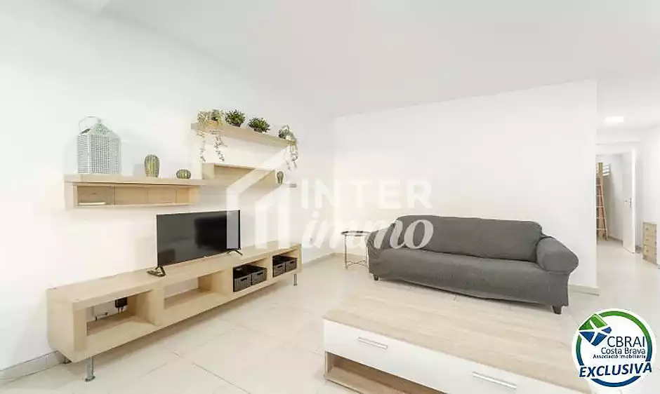 Modern apartament a la planta baixa en complex residencial amb zones enjardinades i piscina comunit&agrave; - foto 8 de 18