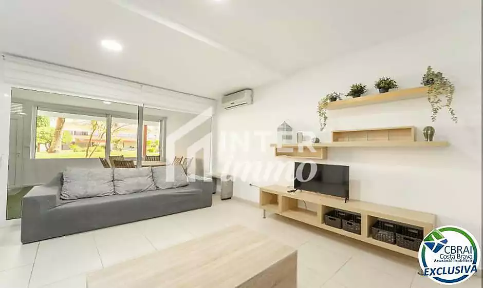 Modern apartament a la planta baixa en complex residencial amb zones enjardinades i piscina comunit&agrave; - foto 9 de 18