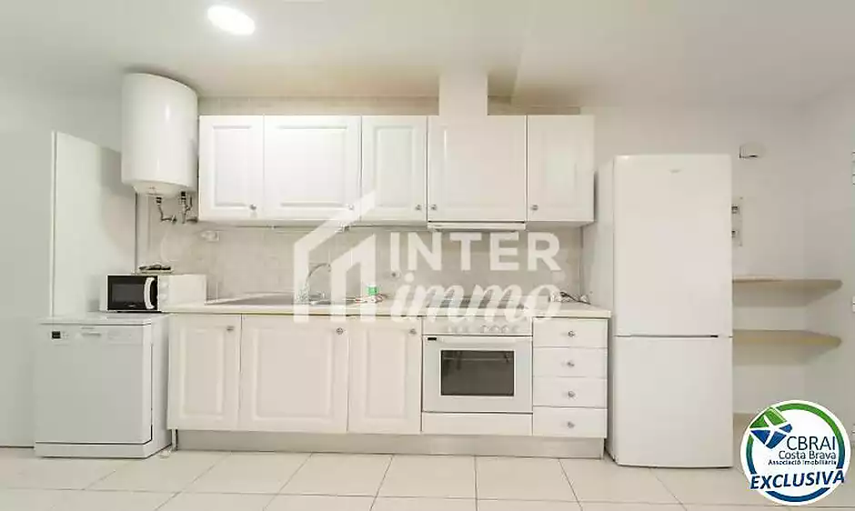 Modern apartament a la planta baixa en complex residencial amb zones enjardinades i piscina comunit&agrave; - foto 11 de 18