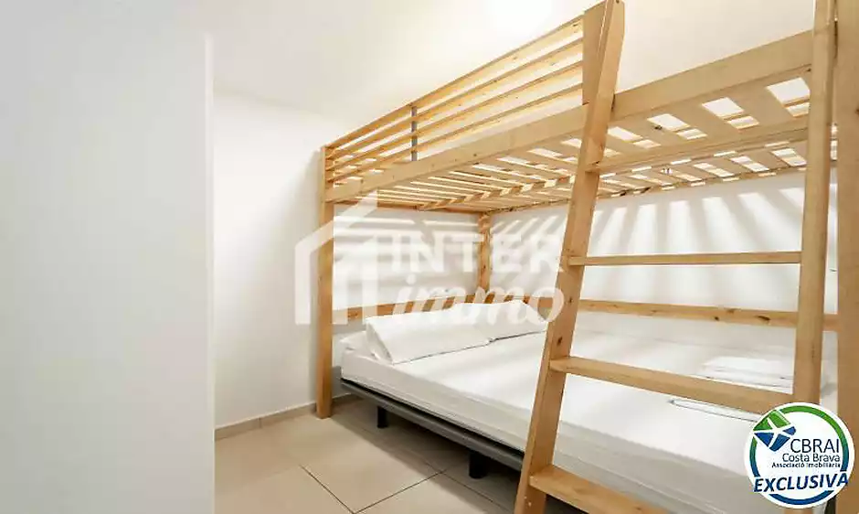 Modern apartament a la planta baixa en complex residencial amb zones enjardinades i piscina comunit&agrave; - foto 13 de 18