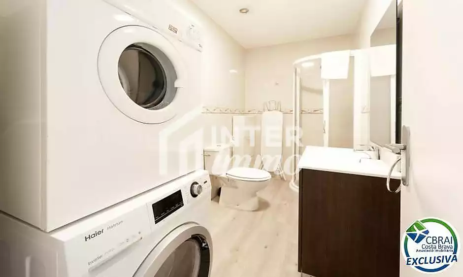 Modern apartament a la planta baixa en complex residencial amb zones enjardinades i piscina comunit&agrave; - foto 16 de 18