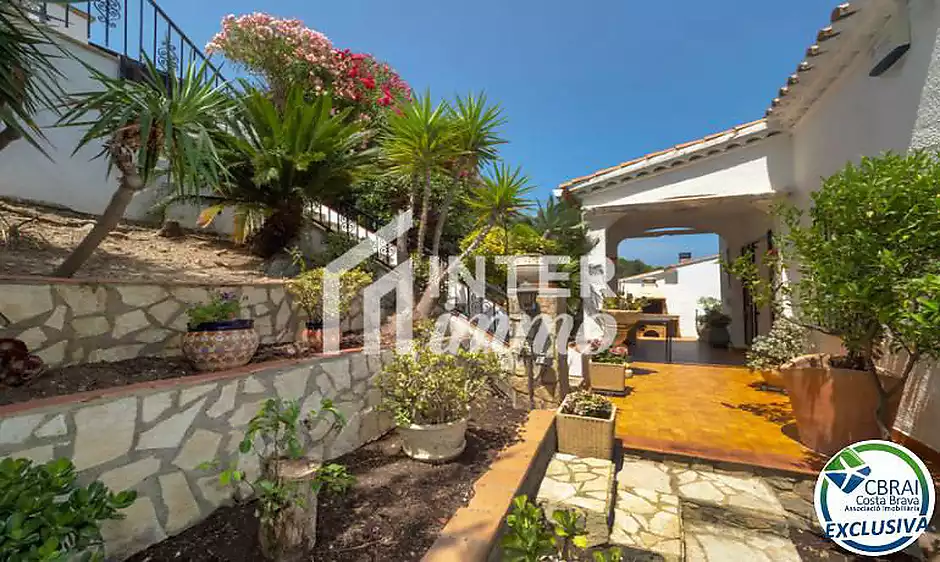 Villa exclusive avec des vues panoramiques spectaculaires sur la mer à El Port de la Selva - photo 45 sur 47