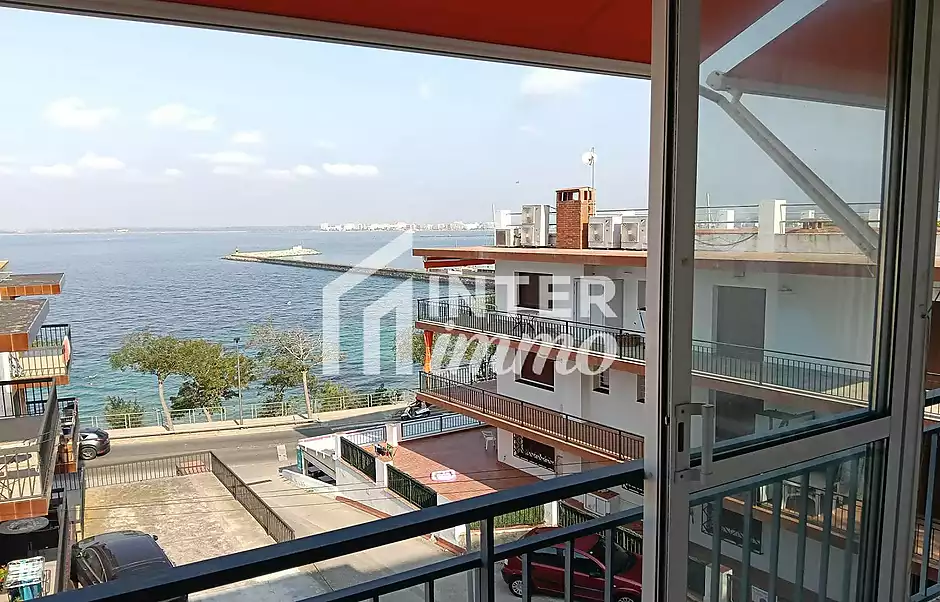 Incredible penthouse with sea view right in front of Segond Moll beach in Roses - photo 4 of 43