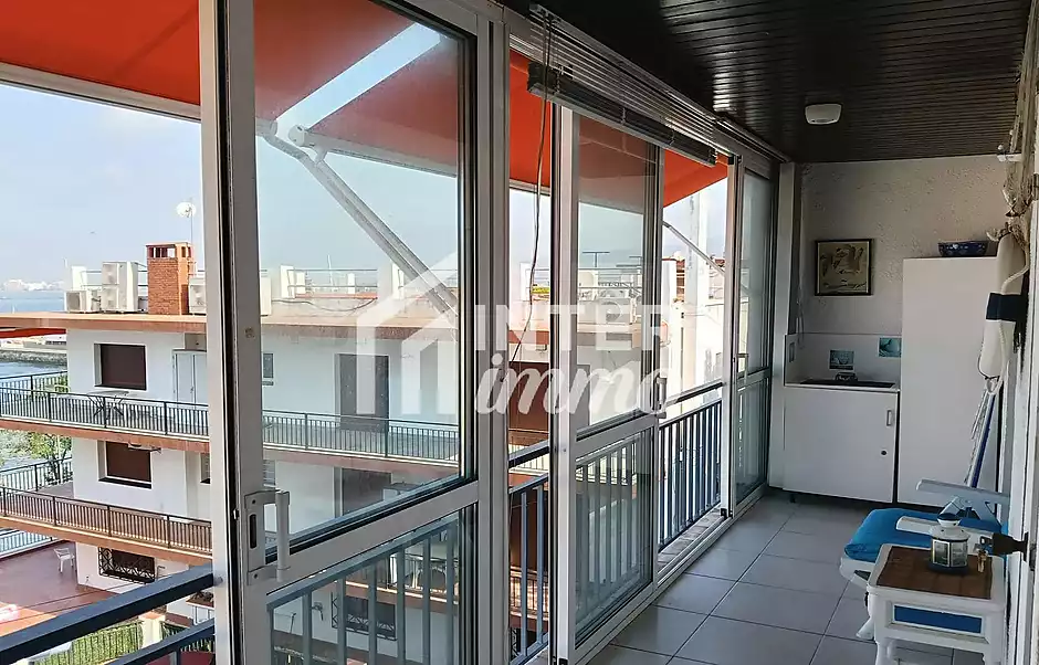 Incredible penthouse with sea view right in front of Segond Moll beach in Roses - photo 5 of 43