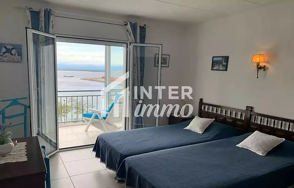 Incredible penthouse with sea view right in front of Segond Moll beach in Roses - photo 22 of 43