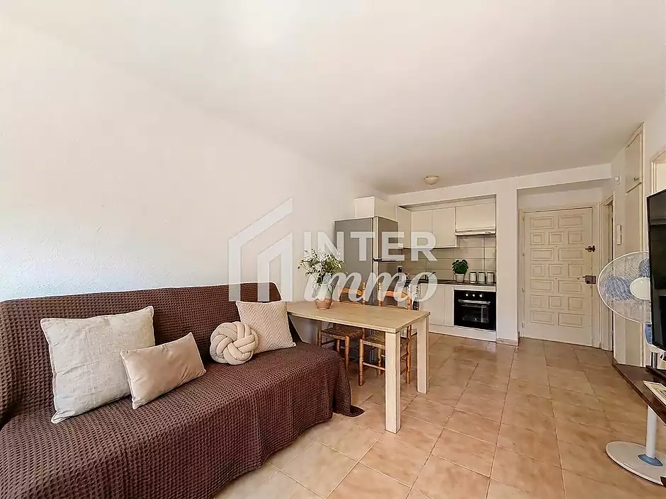 Renovated apartment with pool and parking in Santa Margarita – Roses - photo 4 of 23