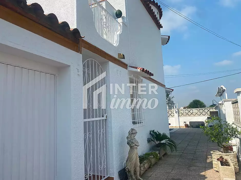 Casa de 3 habitacions amb piscina en zona tranquil&middot;la - foto 20 de 24