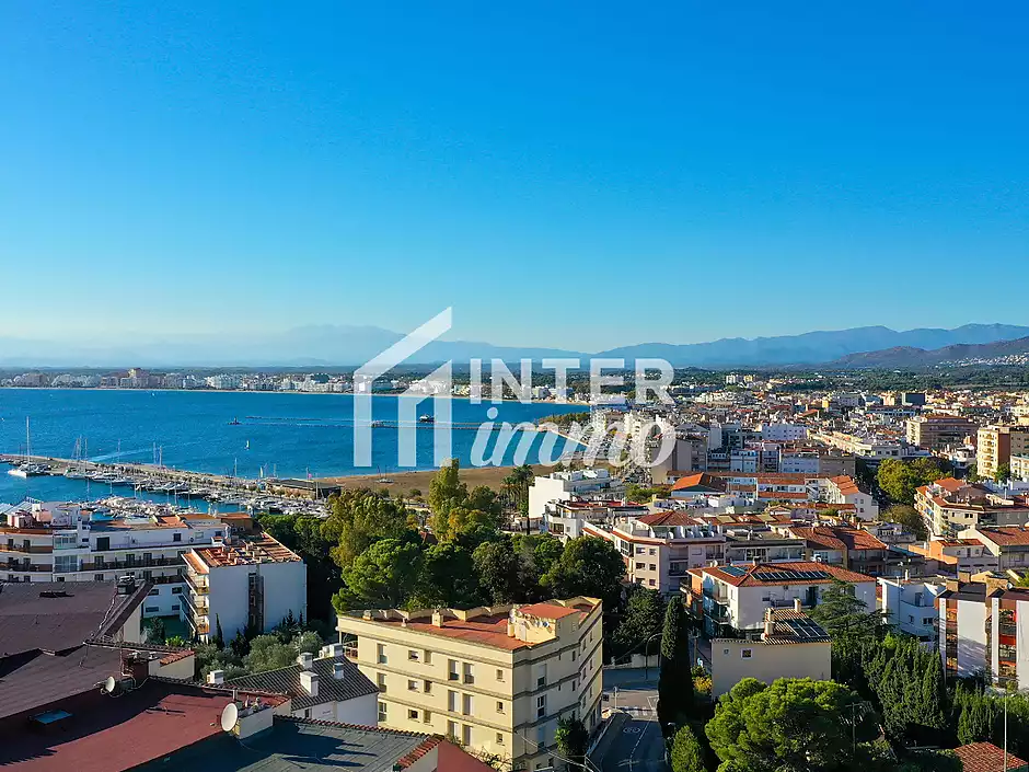 Charmant appartement 1 chambre avec vues panoramiques sur la baie de Roses - photo 4 sur 18
