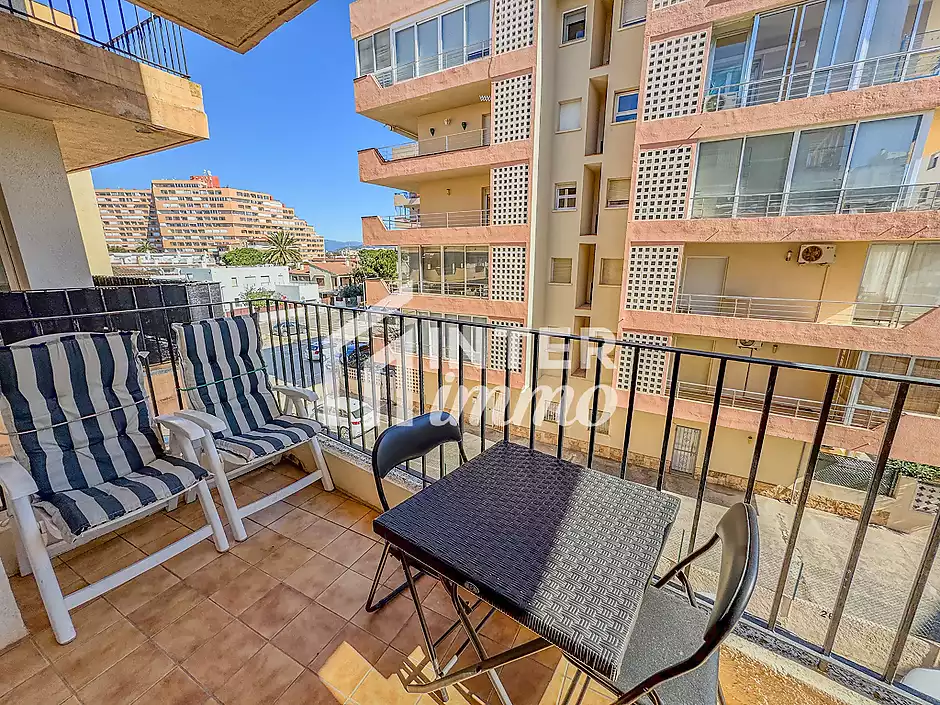 Acogedor apartamento de 2 habitaciones con terraza &mdash; Roses (Santa Margarita) - foto 2 de 21