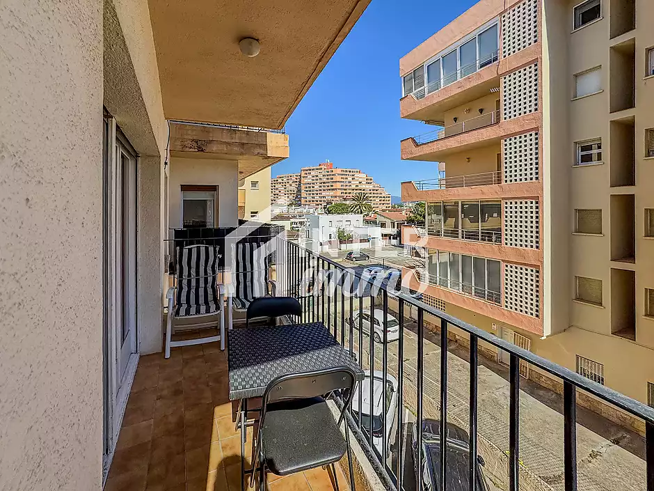 Acogedor apartamento de 2 habitaciones con terraza &mdash; Roses (Santa Margarita) - foto 3 de 21
