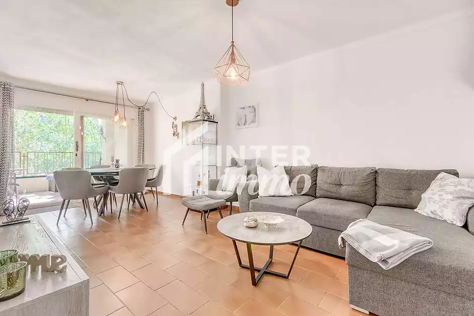 Charming apartment in the center of Roses, 200 m from the beach - photo 2 of 22