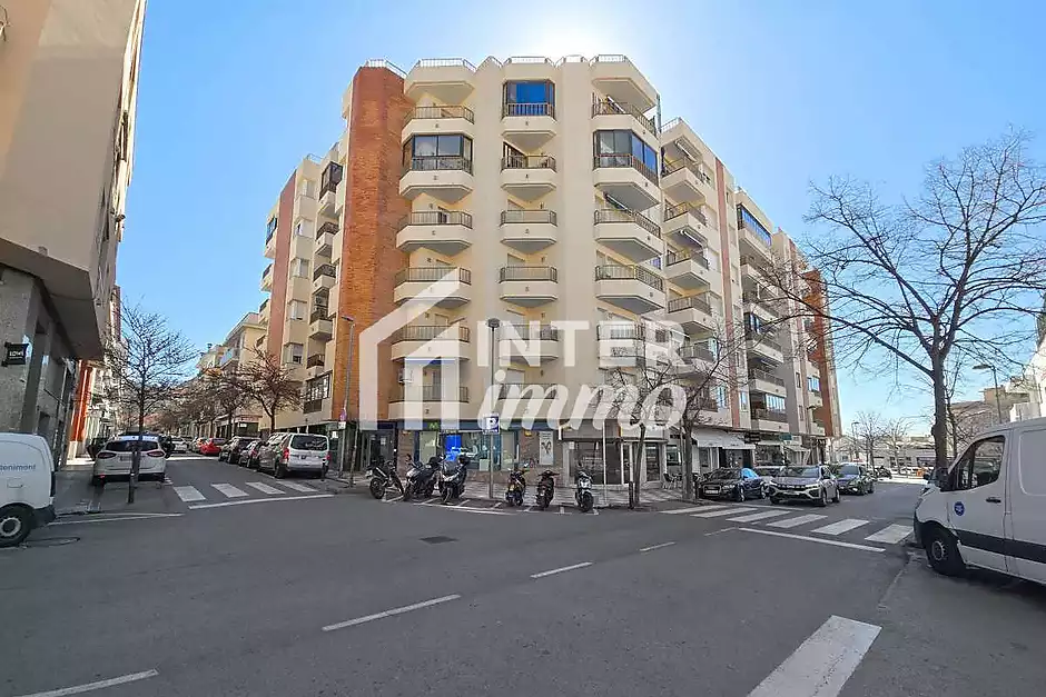 Charming apartment in the center of Roses, 200 m from the beach - photo 3 of 22