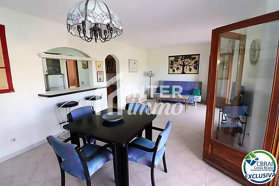 Preci&oacute;s i ampli apartament de dos dormitoris a prop de la platja - foto 1 de 19