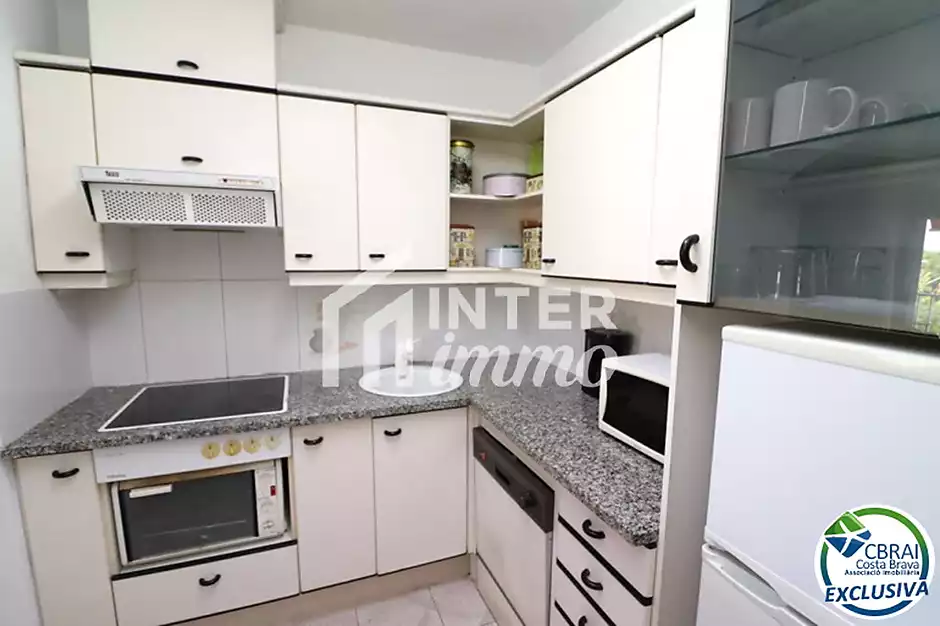 Preci&oacute;s i ampli apartament de dos dormitoris a prop de la platja - foto 4 de 19