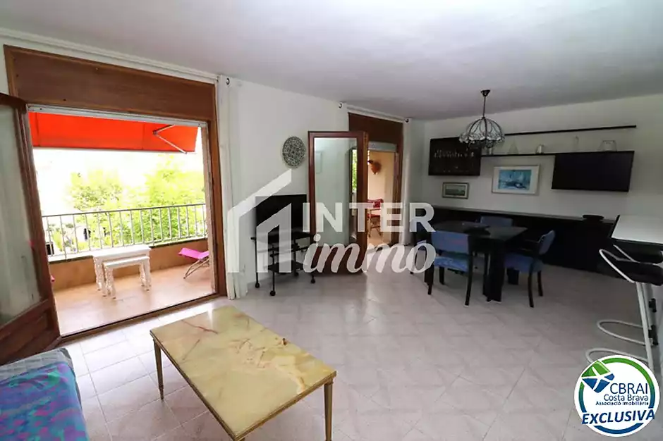 Preci&oacute;s i ampli apartament de dos dormitoris a prop de la platja - foto 16 de 19