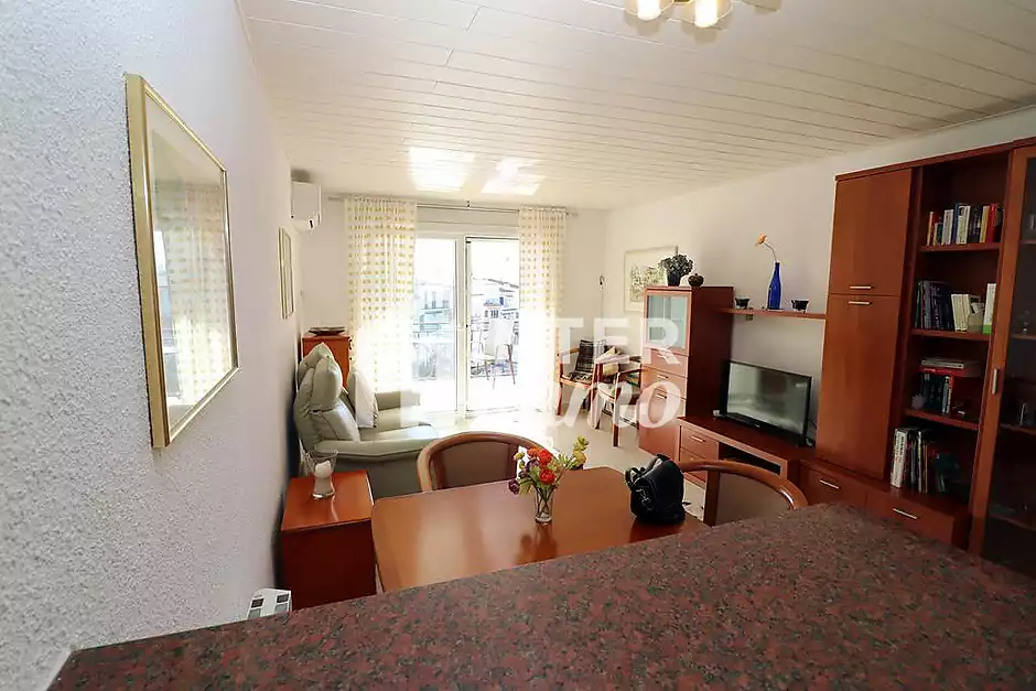 Encantador apartamento en venta en Empuriabrava con vistas al canal - foto 1 de 18