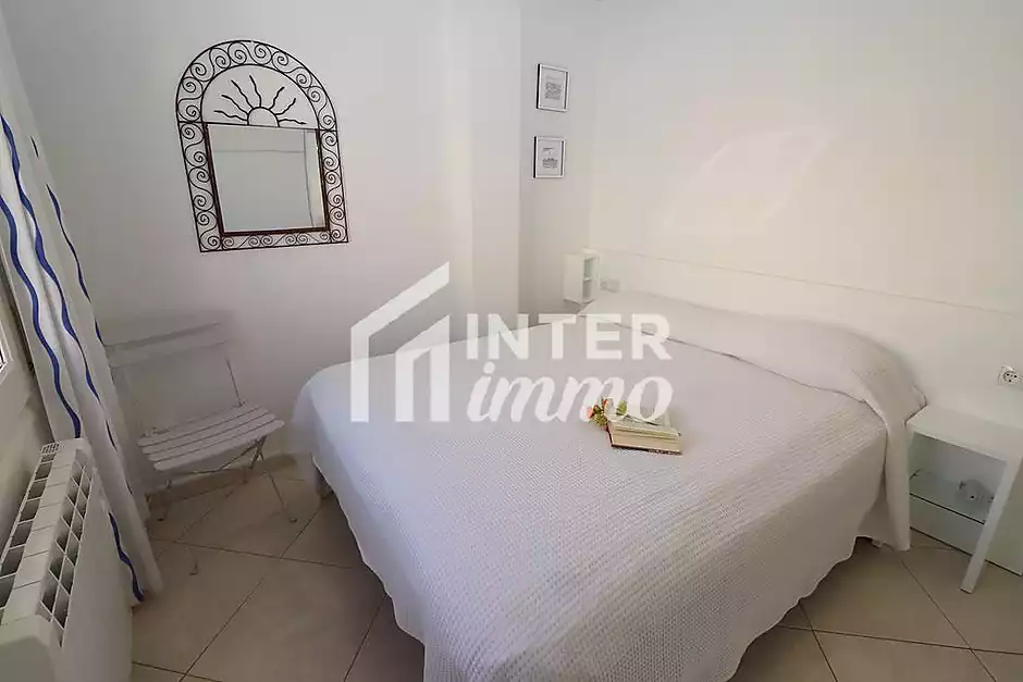 Encantador apartamento en venta en Empuriabrava con vistas al canal - foto 3 de 18