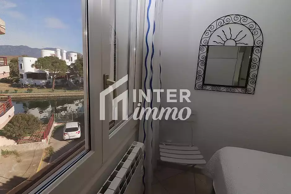 Encantador apartamento en venta en Empuriabrava con vistas al canal - foto 4 de 18