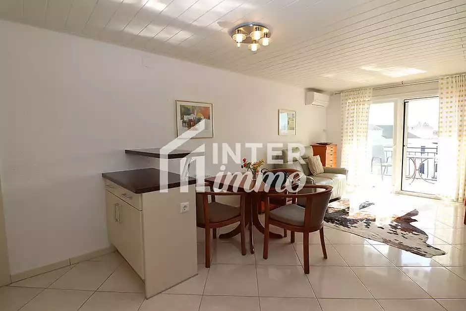 Encantador apartamento en venta en Empuriabrava con vistas al canal - foto 12 de 18