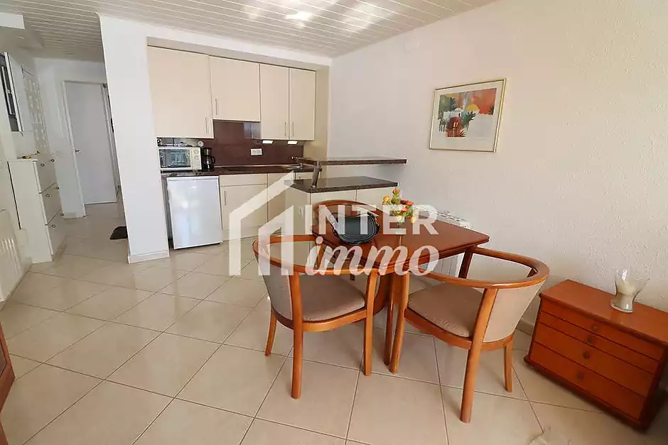 Encantador apartamento en venta en Empuriabrava con vistas al canal - foto 15 de 18