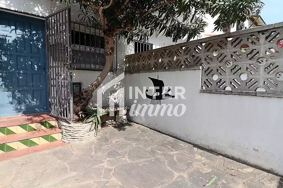 Townhouse with a private 10m x 3m mooring in Porto Fino, Empuriabrava - photo 1 of 17