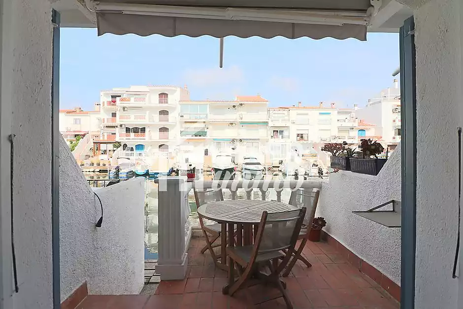 Townhouse with a private 10m x 3m mooring in Porto Fino, Empuriabrava - photo 2 of 17