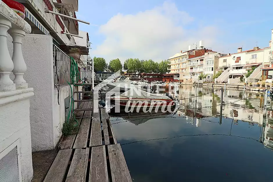 Townhouse with a private 10m x 3m mooring in Porto Fino, Empuriabrava - photo 3 of 17
