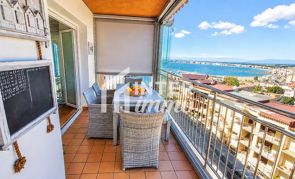 Apartment with views in Puig Rom &ndash; Roses - photo 1 of 31