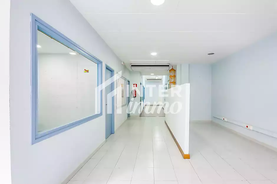 Business opportunity in the heart of Roses with fitted-out rooms - photo 2 of 27