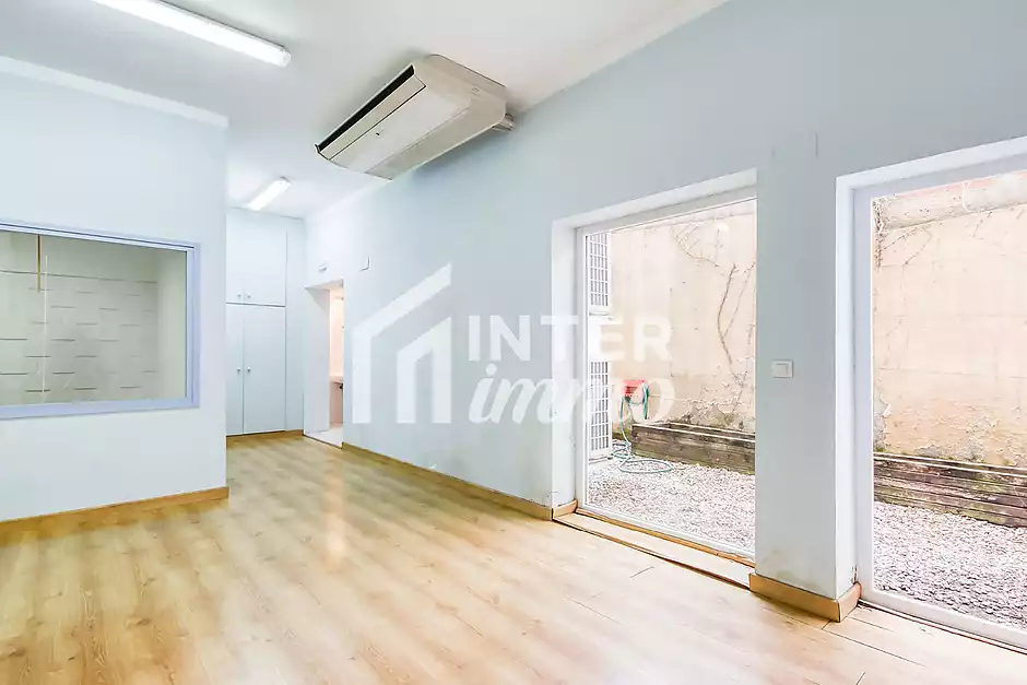 Business opportunity in the heart of Roses with fitted-out rooms - photo 6 of 27