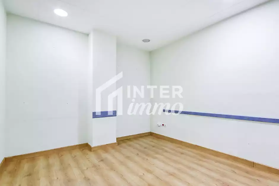 Business opportunity in the heart of Roses with fitted-out rooms - photo 11 of 27